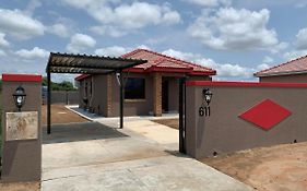 Lion House, 3 Bedroom House Next To Pilanesberg And Sun City
